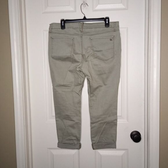 Jessica Simpson Forever Rolled Ankle Capris Sz. 31 in Light Green Color - Picture 4 of 4